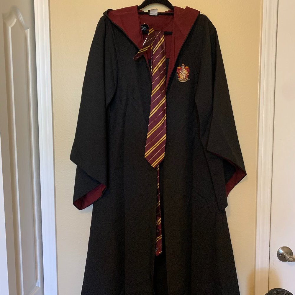 Authentic Harry Potter Gryffindor Robe With Gryffindo… Gem